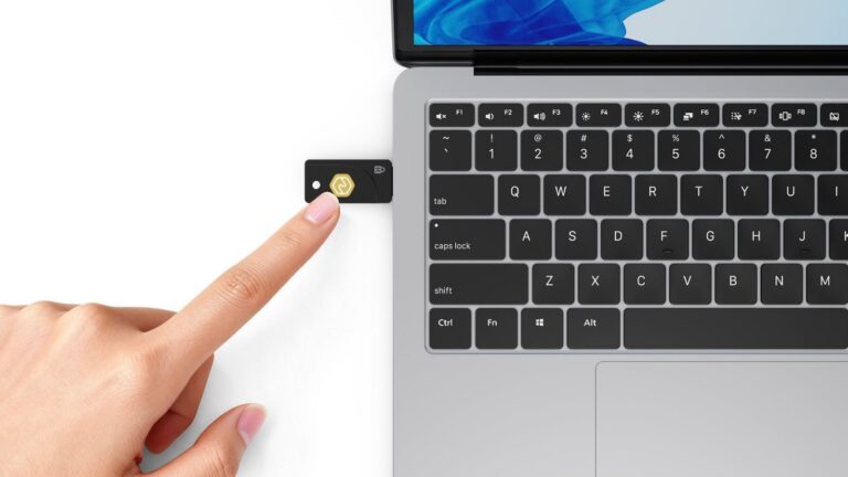Kensington-VeriMark-NFC-USB-A-Security-Key-K64738WW-01.jpg