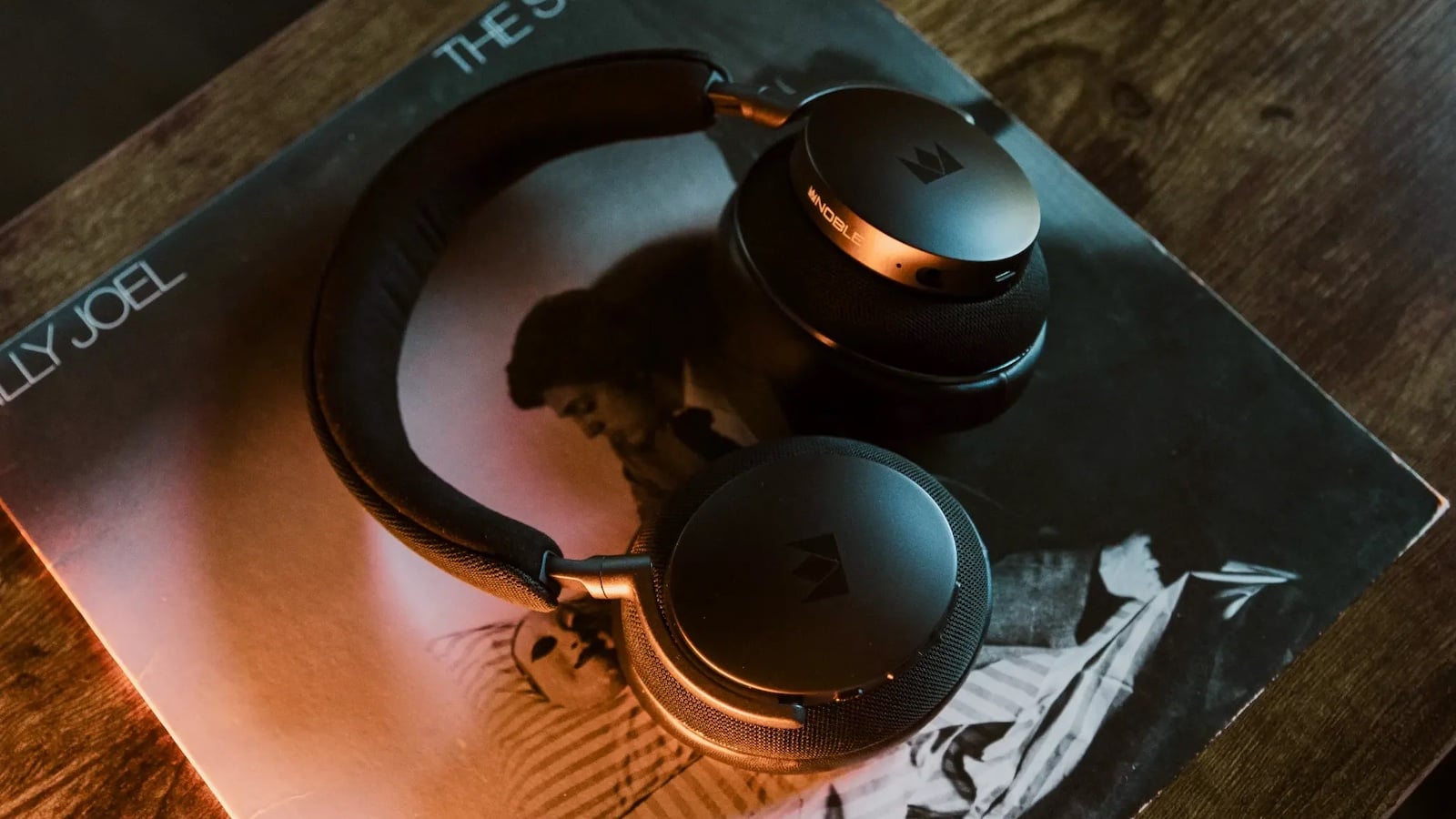 Bloom-Noble-Audio-Fokus-Apollo-Pro-01.jpg