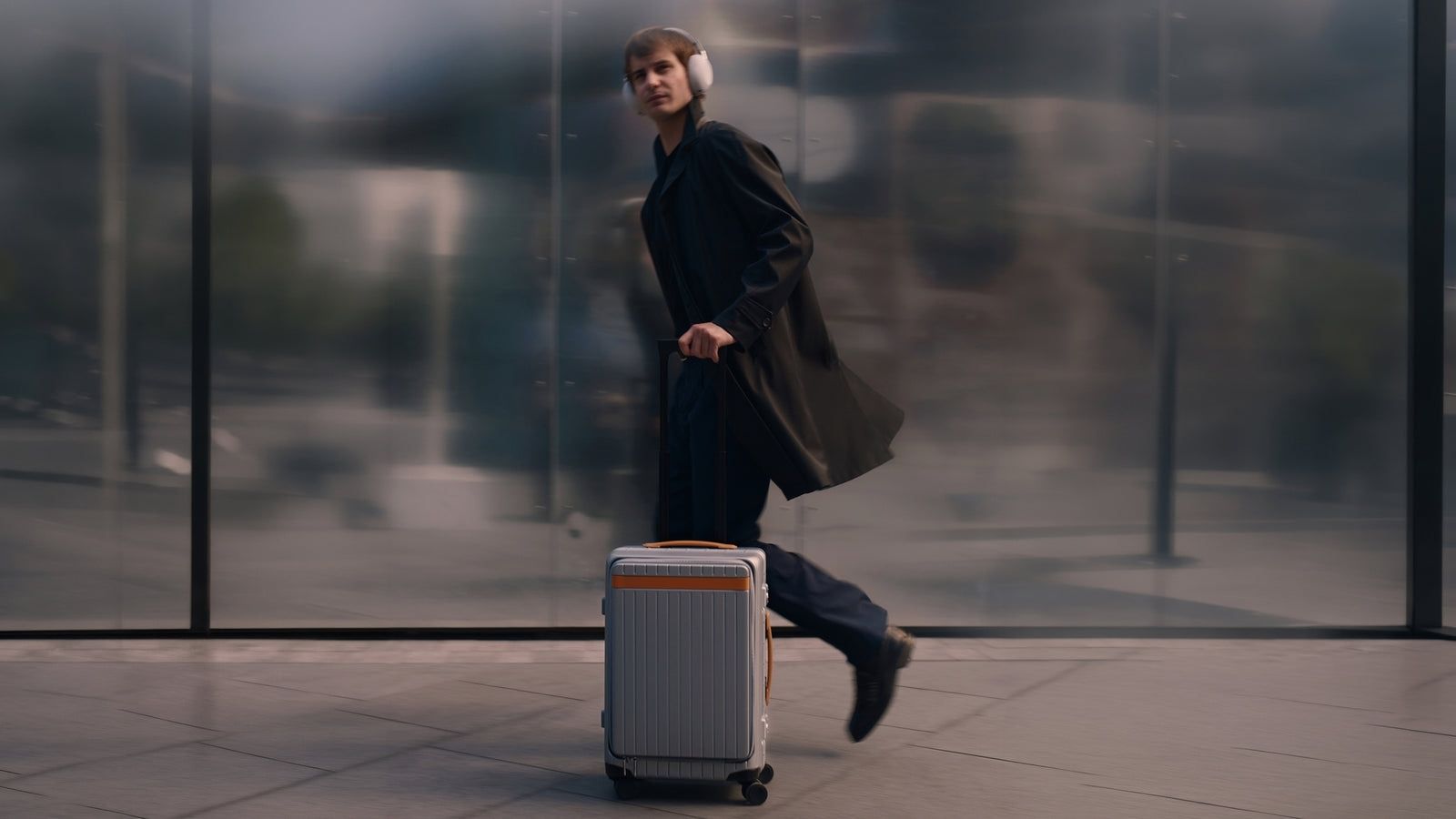 Carl-Friedrik-x-Sony-Premium-Audio-Travel-Set-01.jpg
