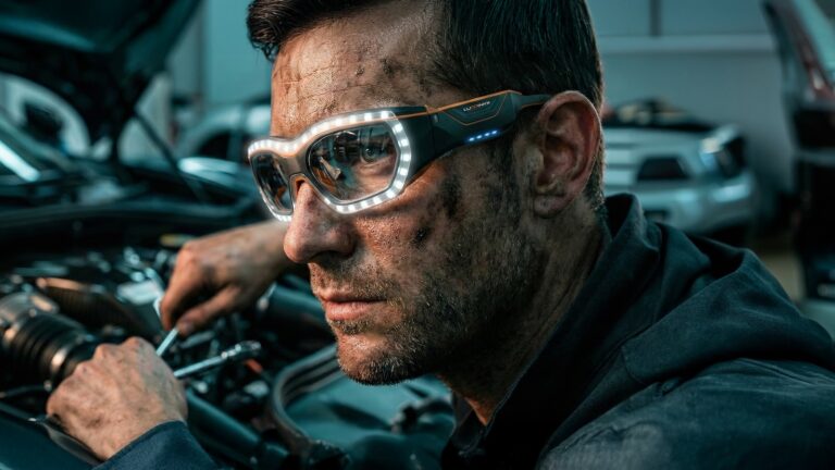 Luminyx-NFS-1-Illuminated-Safety-Eyewear-01.jpeg