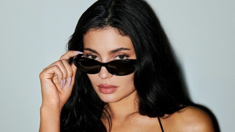 Meta-x-EssilorLuxottica-Meta-Glasses-02.jpg