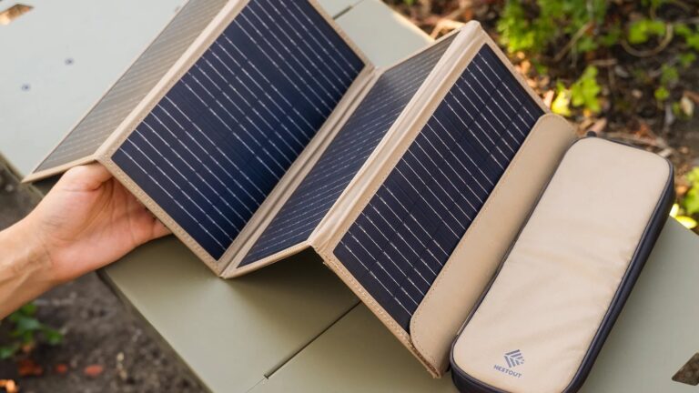 Nestout-4-Panel-Solar-Charger-V2-01.jpg
