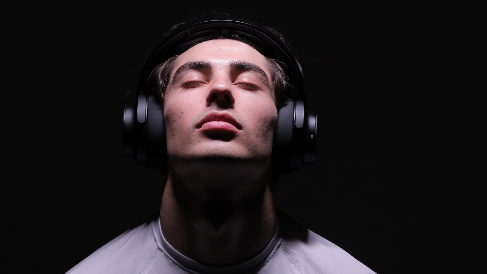 Sychedelic-Neuroacoustic-Headphones-01.jpg