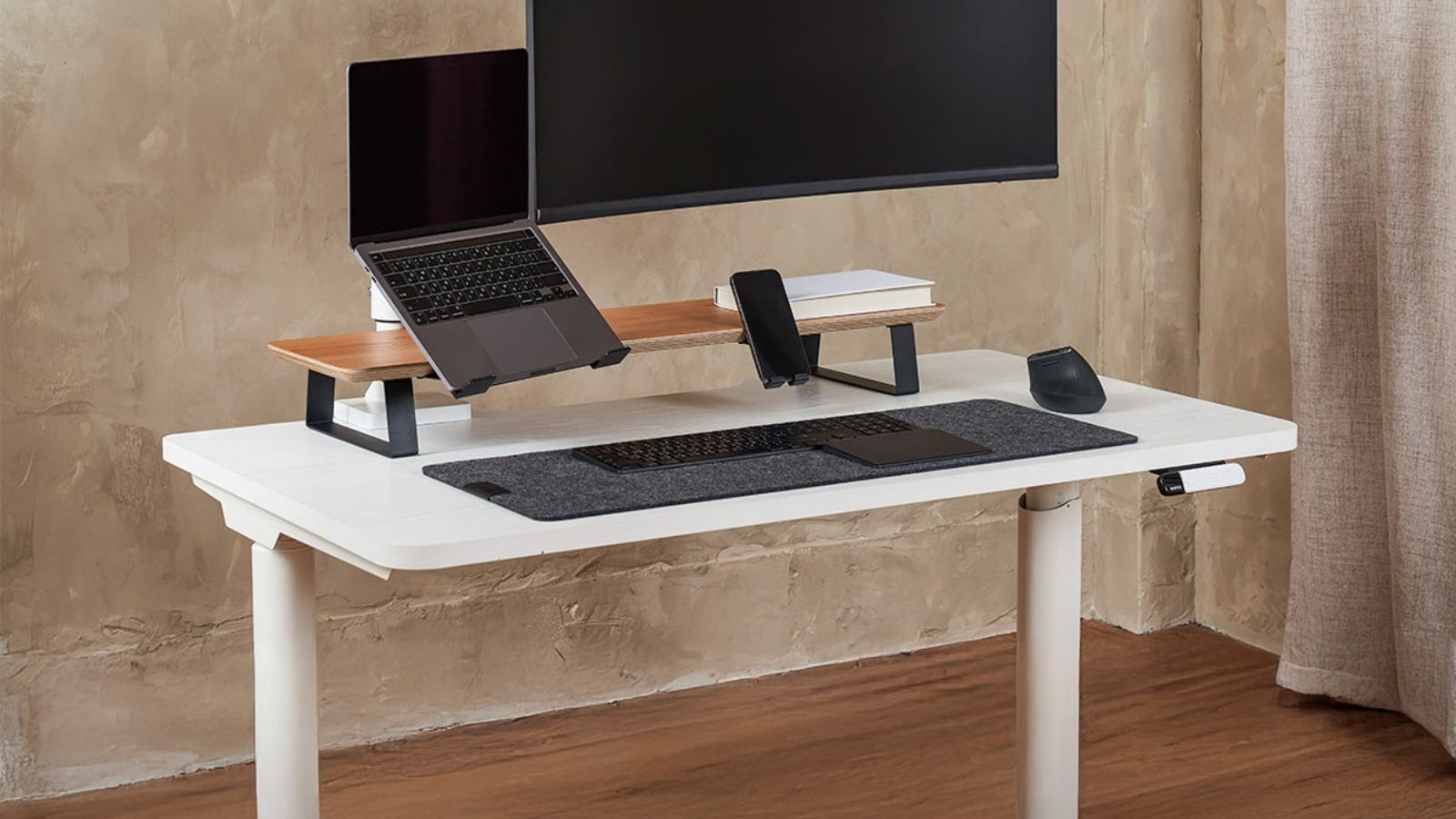 ULTRARM-Moodular-Monitor-Stand-02.jpg