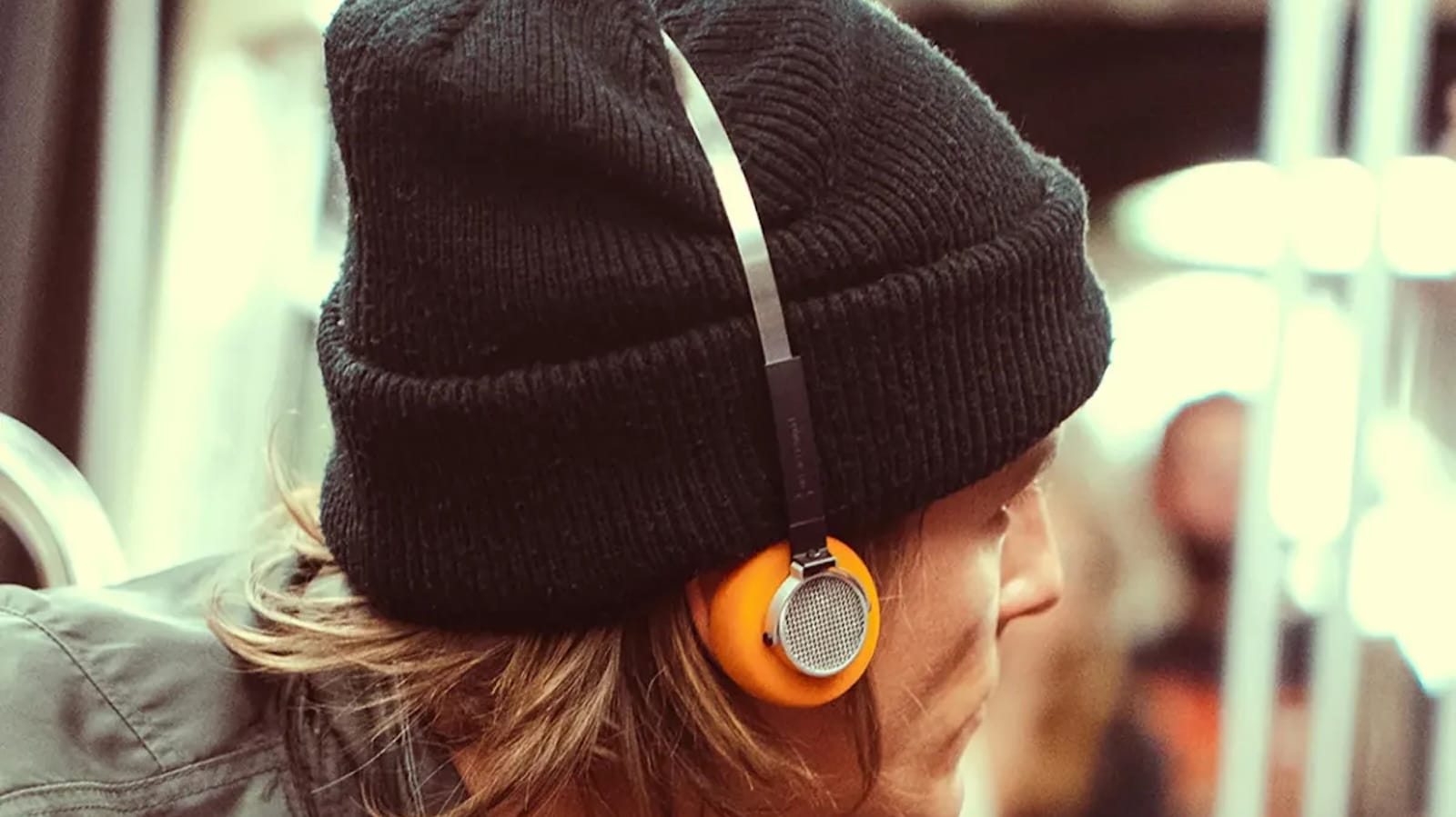 WeAreRewind-Freddie-Headphones-02.jpg