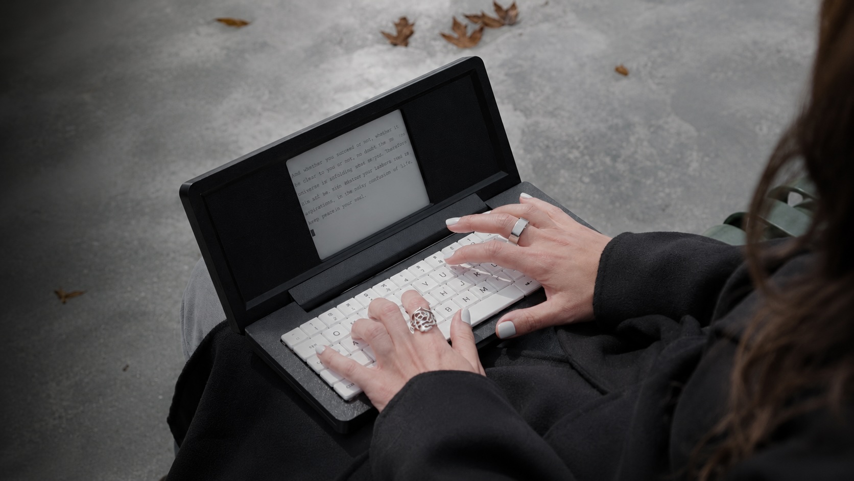 Zerowriter-Fold-E-Ink-Word-Processor-01.jpeg
