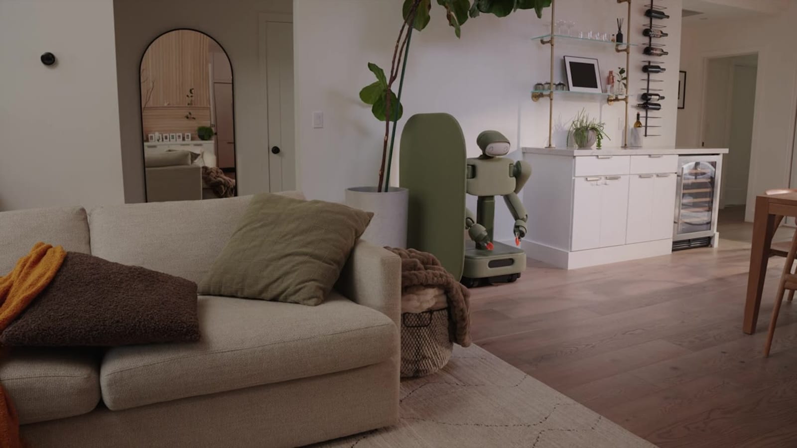 Issac-1-Home-Robot-01.jpg