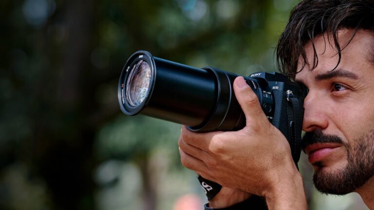 sony-rx10-v-vlog-camera-01.jpg